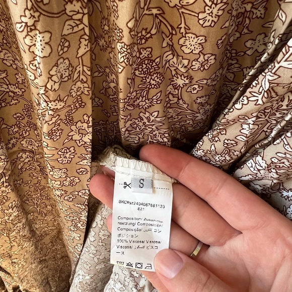 Beige Floral Smocked Off-The-Shoulder Midi Dress - Picture 3 of 3